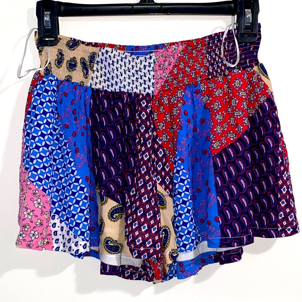 Signature 8 Shorts - Picture 2 of 3